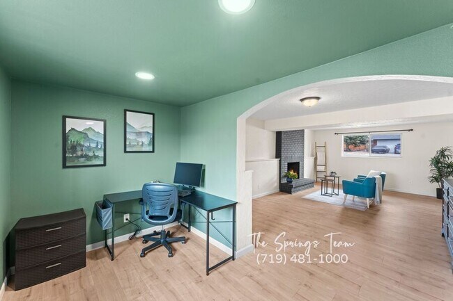 Building Photo - 1730 Hathaway Dr