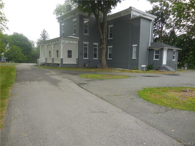 Building Photo - 41 Willow Ave