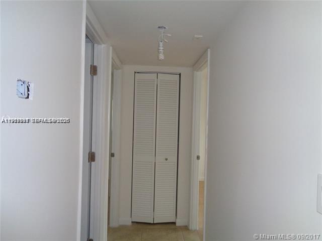 Building Photo - 15205 NE 6th Ave