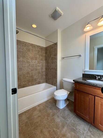 Building Photo - 1455 Mews Ct