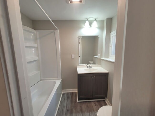 Building Photo - 1 Bedroom, 1 Bathroom Home near Iowa State...
