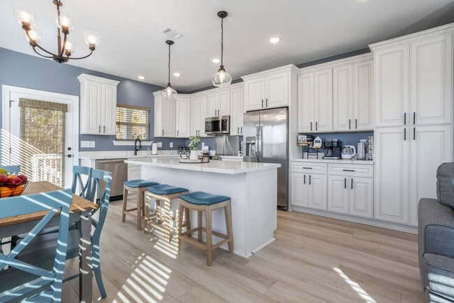 Building Photo - 135 Brady Dr