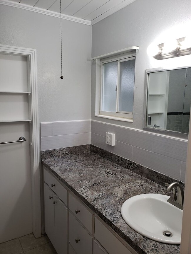 Building Photo - Gorgeous Historic 3/2 in Crystal River!!!
