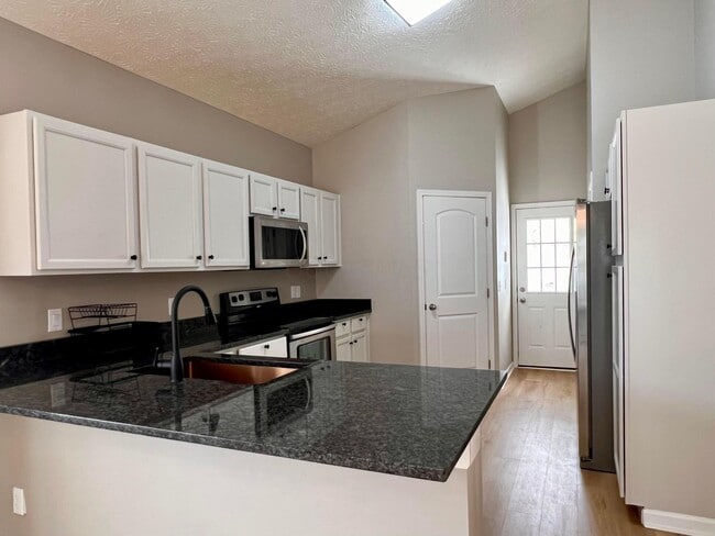 Building Photo - 133 Holly Hock Ln