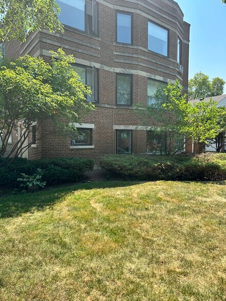 Building - 330 Barton Ave