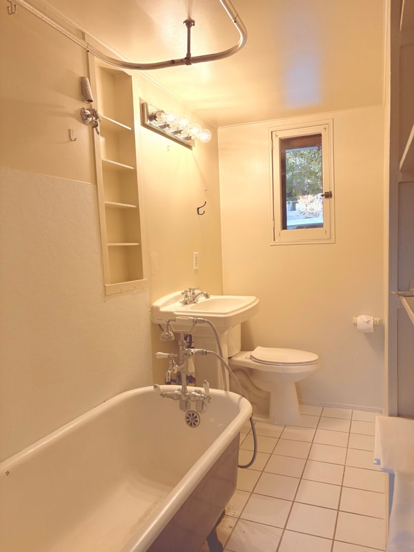 Building Photo - 5273 Mt Royal Dr