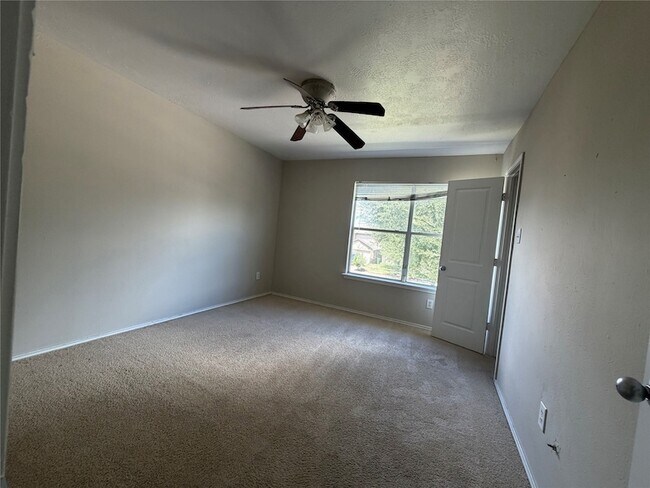 Building Photo - 2615 Meiko Dr