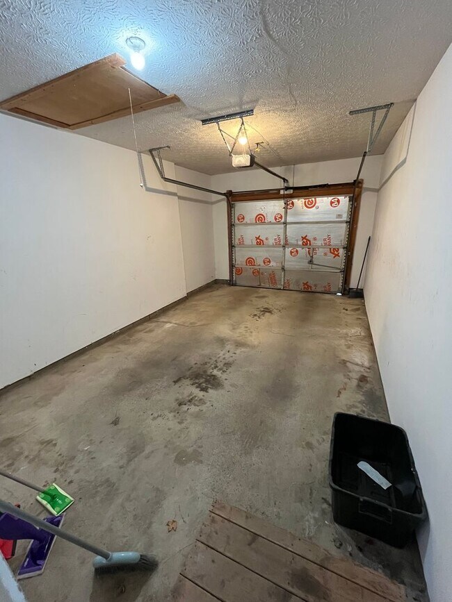 Building Photo - Fantastic 3 bedroom 2 bathroom single family home Johnstown