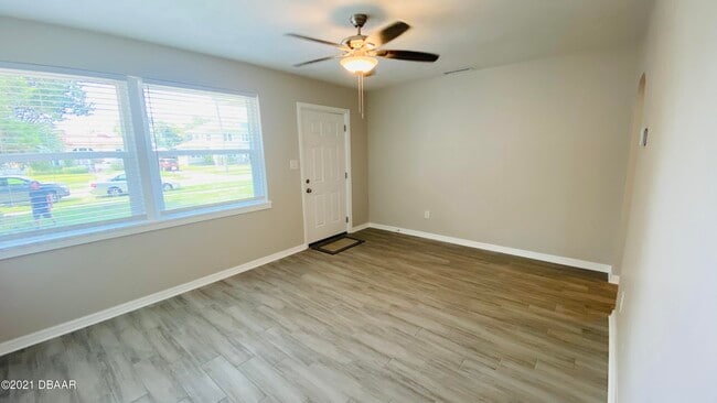 Building Photo - 914 N Wild Olive Ave