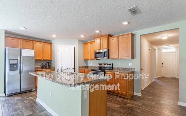 Building Photo - 6914 Sandle Dr