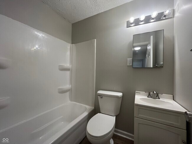 Building Photo - 6214 Eastridge Dr