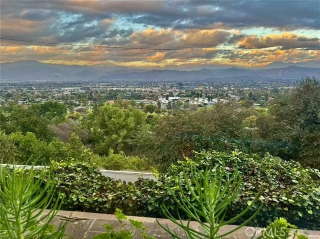 Building Photo - 2832 E Farview Ln