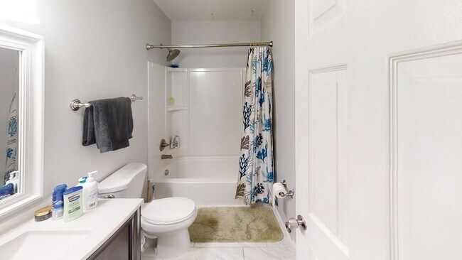 Building Photo - 1302 W Huron St