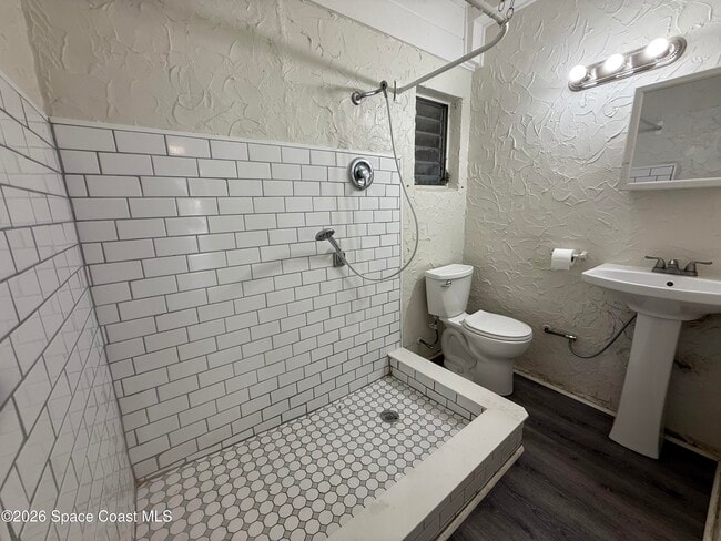 Building Photo - 347 Jepson St