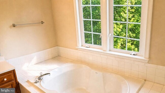 Building Photo - 9640 Potters Hill Cir