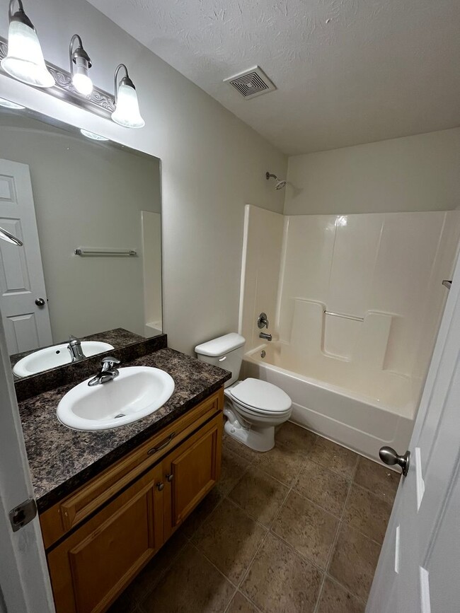 Building Photo - Cozy Home in Phenix City