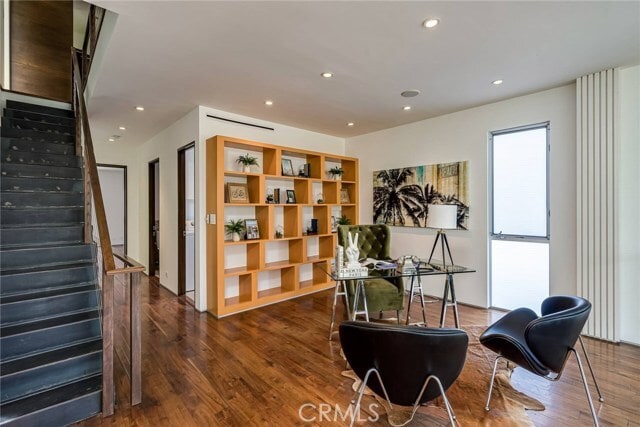 Building Photo - 414 Venice Way