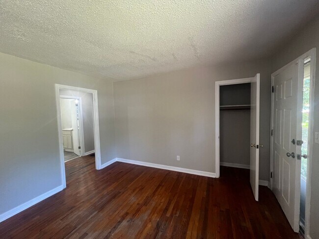 Building Photo - 3127 2nd Ave