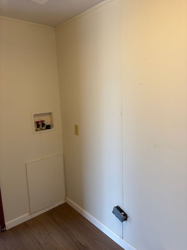 Building Photo - 2 Bedroom 1 Bath Mobile Home