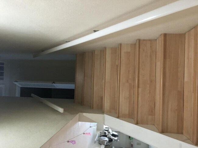 Building Photo - 2285 Poplar Dr