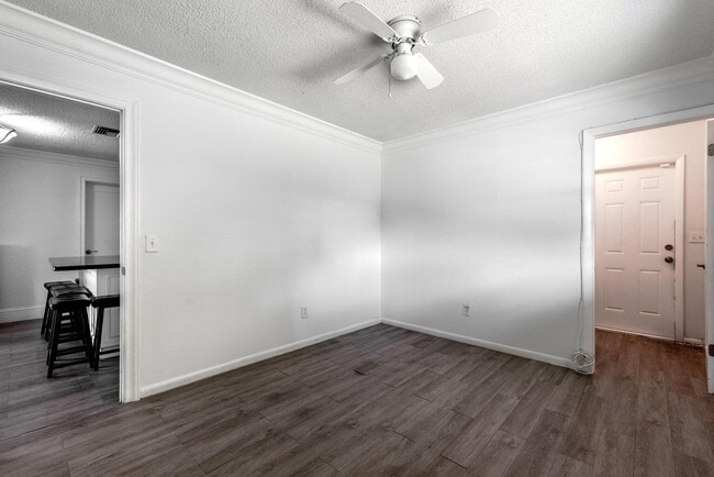 Building Photo - 8642 Sunset Dr