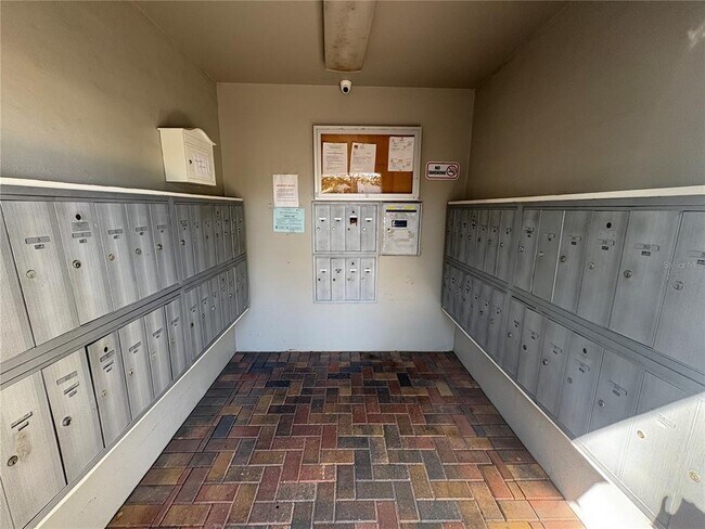 Building Photo - 5221 Bayshore Blvd