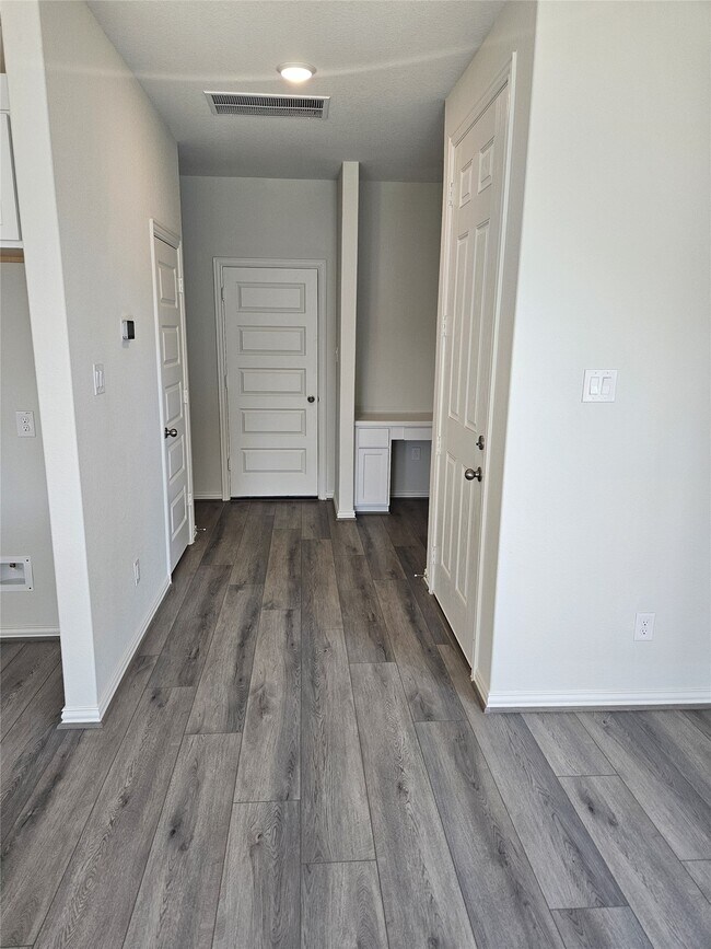 Building Photo - 27843 Western Crk Ct