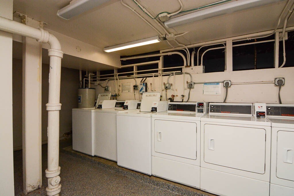 Building Photo - 3145 W Medill Ave