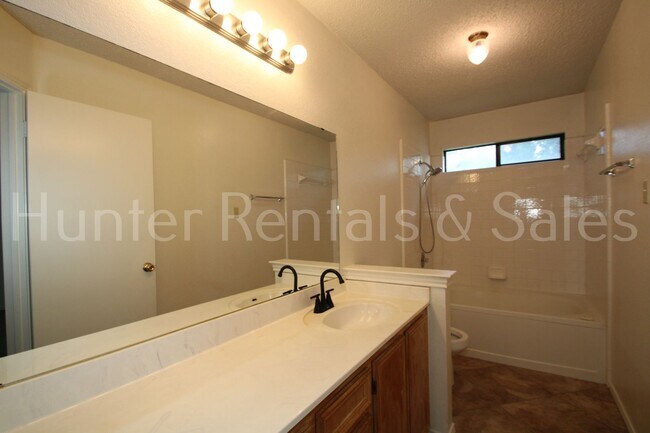 Building Photo - 1802 Mattie Dr