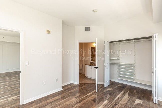 Building Photo - 253 Tenth Avenue