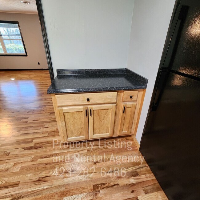 Building Photo - One story home, Elizabethton, 4 Bedrooms