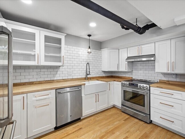 Building Photo - 338 Beacon St