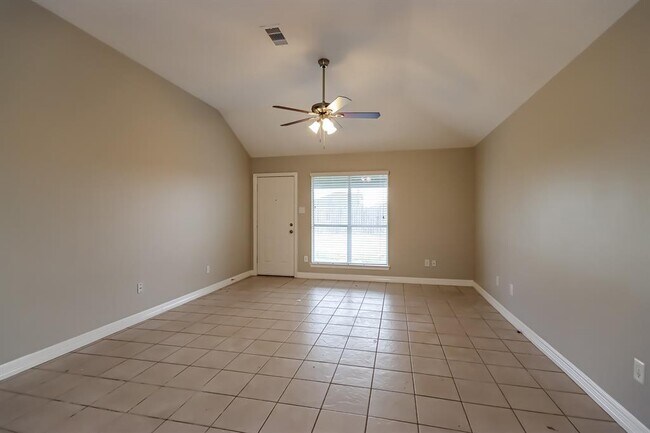 Building Photo - 15114 Diamond Way