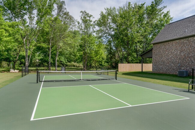 Building Photo - 984 Stonebrook Ln