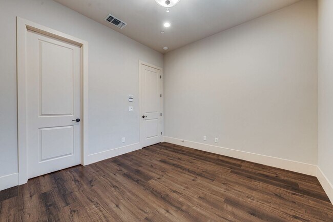 Building Photo - Utilities Included! Luxury Single-Story Ho...
