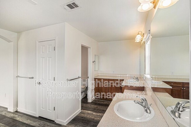 Building Photo - 5027 Gould Cir