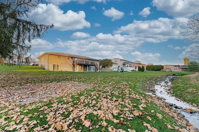 Building Photo - 670 Killarney Dr
