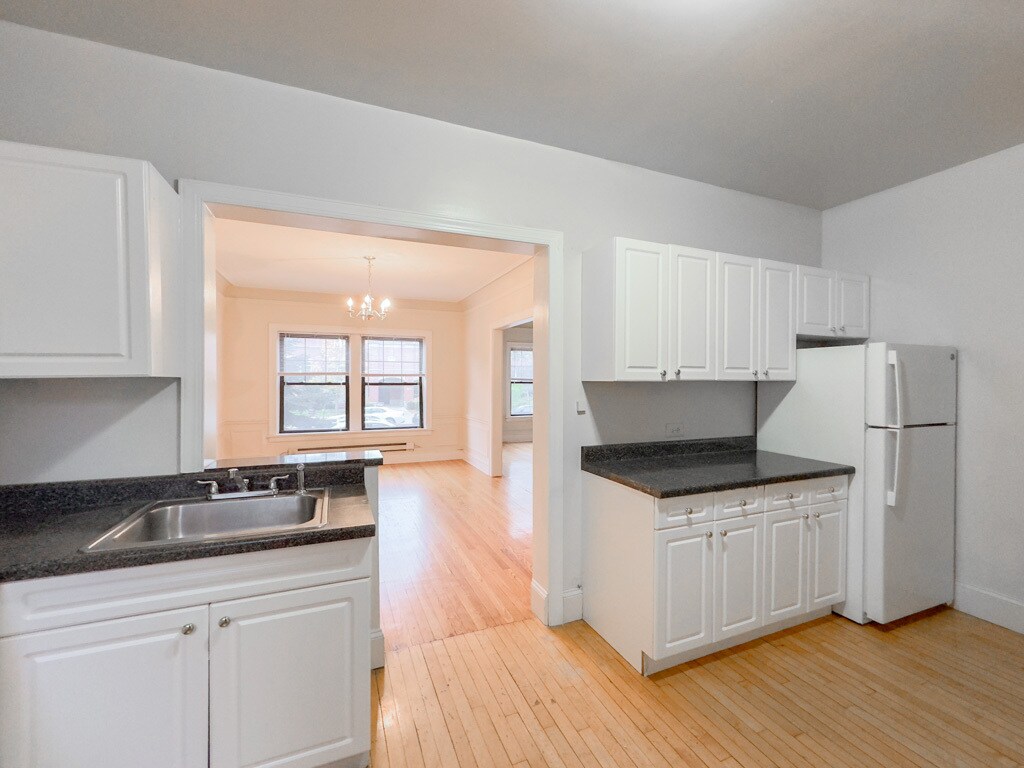 Building Photo - 1308 Oak Ave