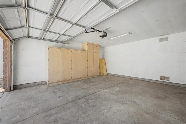 Building Photo - 1112 S Bogle Ct