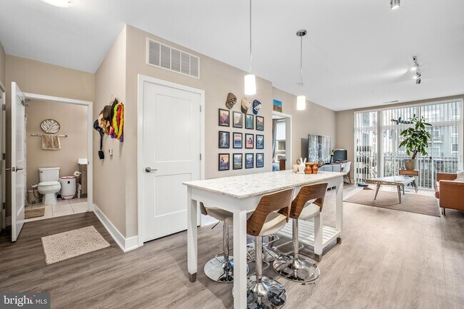 Building Photo - 145 Riverhaven Dr