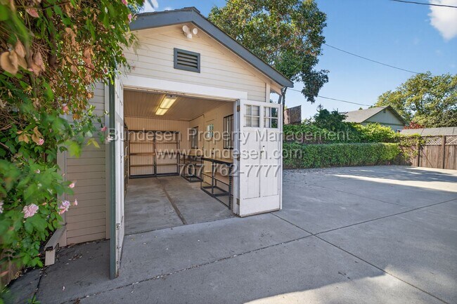 Building Photo - 612 Petaluma Blvd S