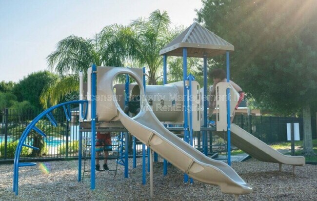 Building Photo - 12032 Miracle Mile Dr