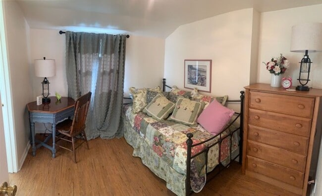 Building Photo - $2,350 Furnished or $2,150 Unfurnished, Three Bedrooms, Two Baths Duplex available now!