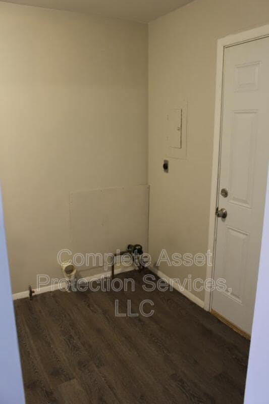 Building Photo - 3421 W 77th Pl