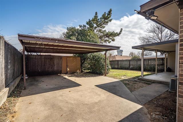 Building Photo - 3018 Hilltop Dr