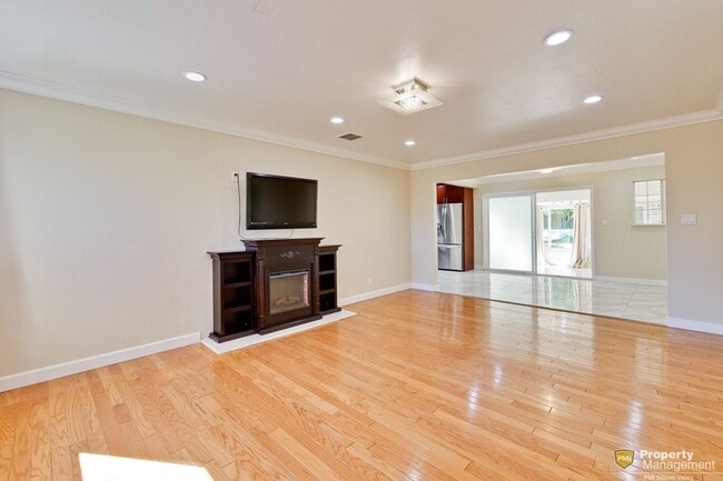 Building Photo - Turnkey Home with Natural Light & Upgrades...