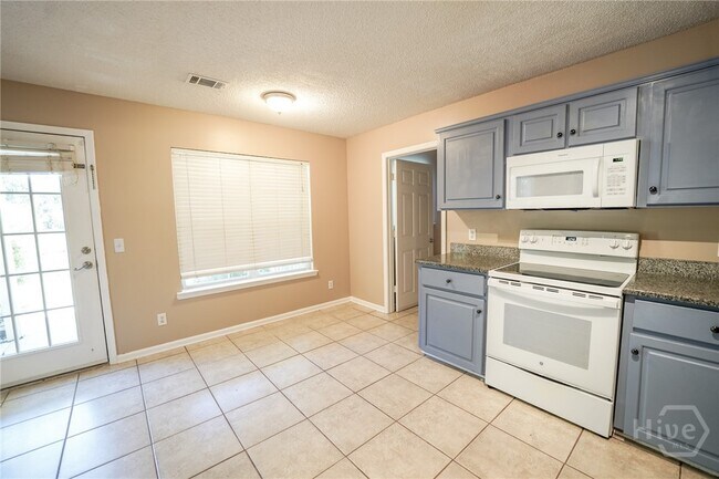 Building Photo - 248 Silver Brook Cir