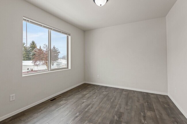 Building Photo - 2-bedroom townhomes, a modern take on apar...