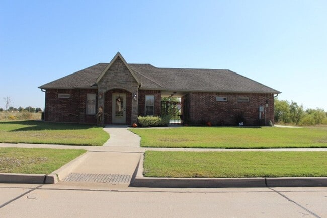 Building Photo - Fantastic home located in West Hill