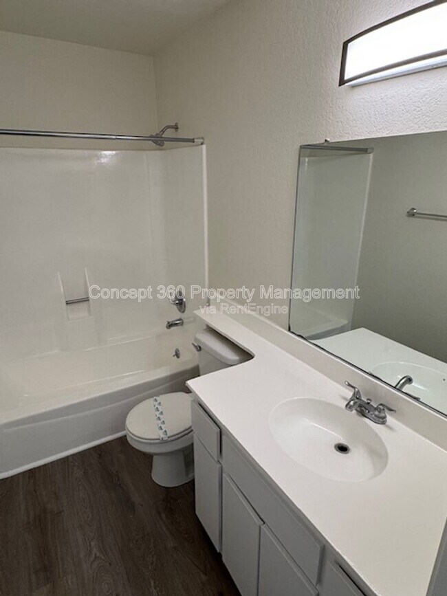 Building Photo - 9421 Cedar St